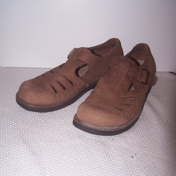 TEVA NUBUCK COMFORT WALKERS SZ 8 - Picture 1 of 6